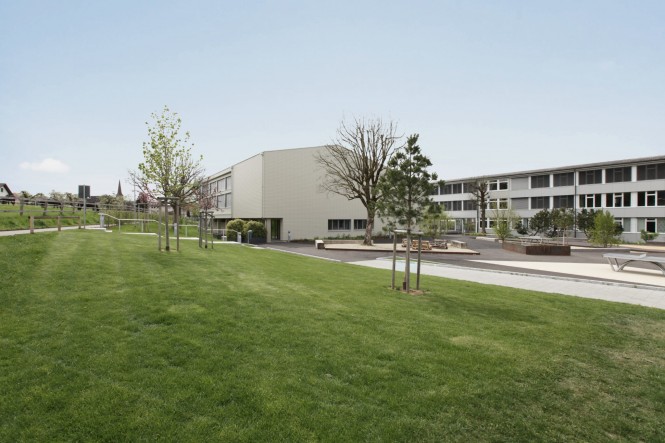 Hindelbank, Turnhalle und Aula